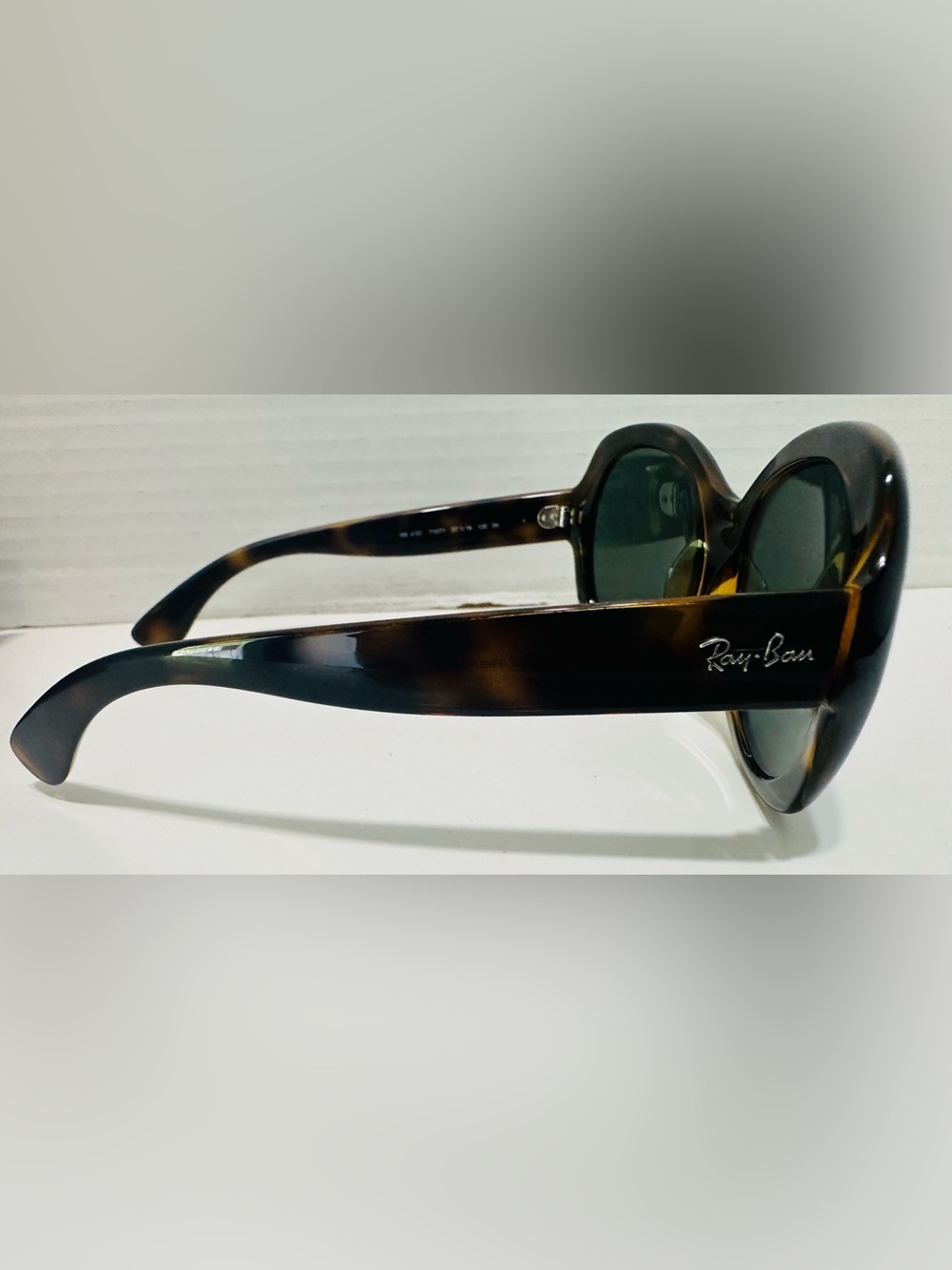 Ray-Ban Women's Tortoiseshell Frame Sunglasses with Green Lenses with case - Picture 3 of 8